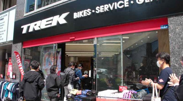 トレック神保町店