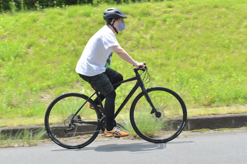人力スポーツ自転車で上る島田くん