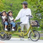 幼児2人同乗用三輪自転車「ふたごじてんしゃ」に 電動アシスト付が登場 試乗会も開催