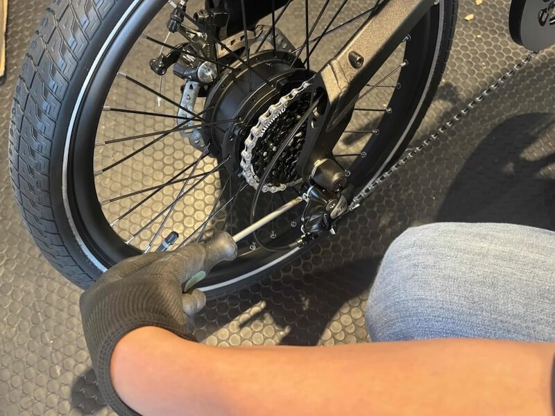 自宅でe-bikeメンテナンス講習